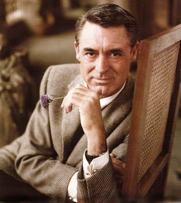 Cary Grant a établi la norme pour l'homme bien habillé à Hollywood: boutons de manchette, belle montre, parfois un bracelet en or mince