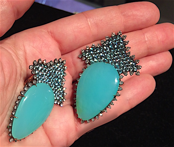 JAR clips d'oreille de bue opale, zircon et diamants (photo © Cathleen McCarthy / La loupe de bijoux)