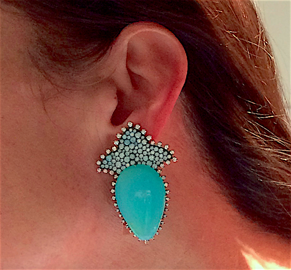 Clips d'oreilles JAR d'opale bleue, de zircon et de diamant (photo © Cathleen McCarthy / The Loupe de bijoux)