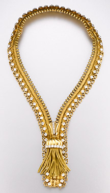 zip antique ludo necklace