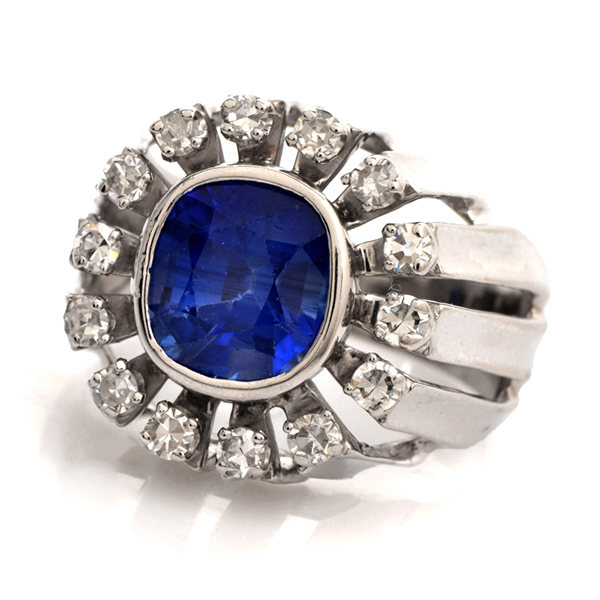 Sapphire and diamond cocktail ring