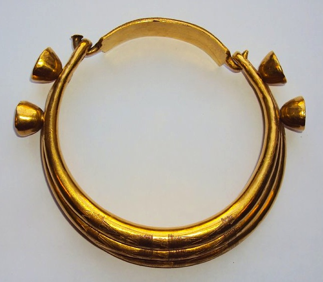 Gold collar, c. 1250-800 BC | British Museum