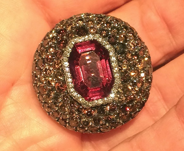 JAR spinel and diamond ear clip (photo Cathleen McCarthy/The Jewelry Loupe)