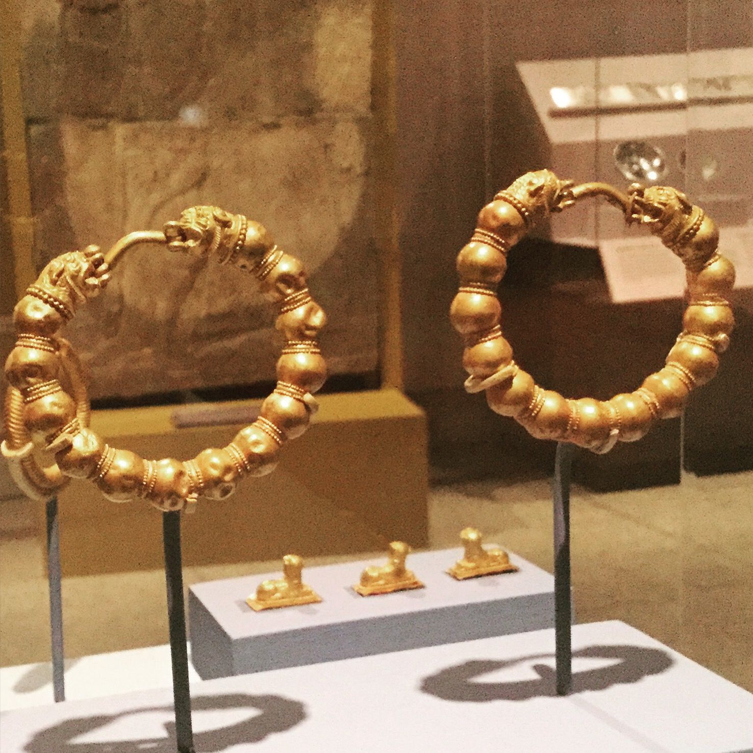 Egypt: Ancient golden jewelry found in tomb