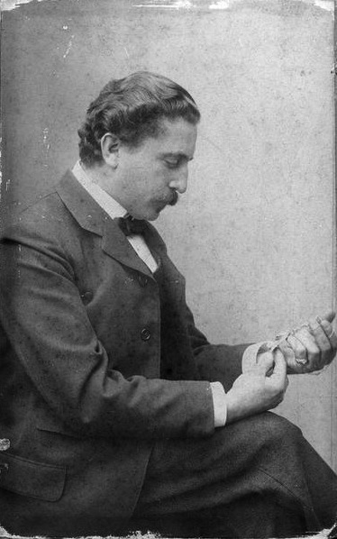 Philippe Wolfers holding a Jewel