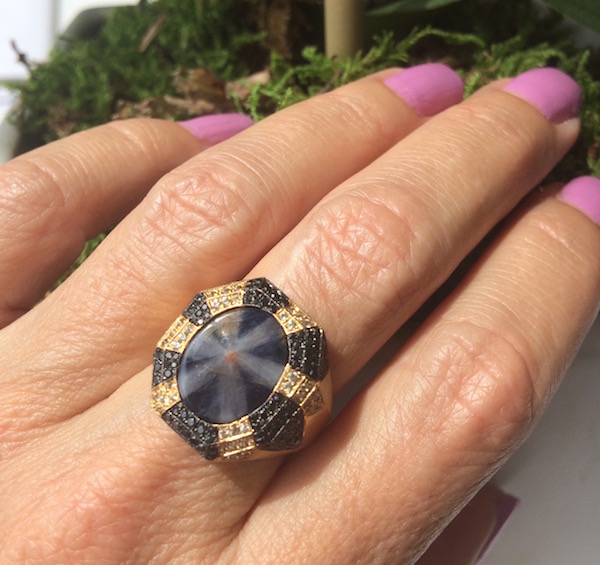 "Estrella" ring by Ricardo Batista, E. Eichberg, of 18k gold with black rhodium with a 7.50ct starburst trapiche sapphire with black diamonds and yellow sapphire melee