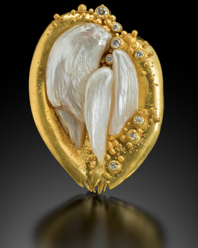 Brooch of pearl, gold and diamonds by Lilly Fitzgerald